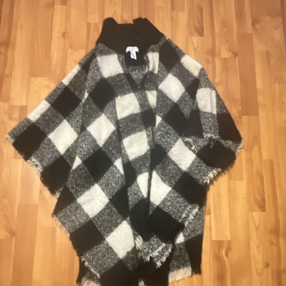 Nine West Women's Black/White/Gray Plaid Fringe Knit Acrylic Blend Shawl Wrap